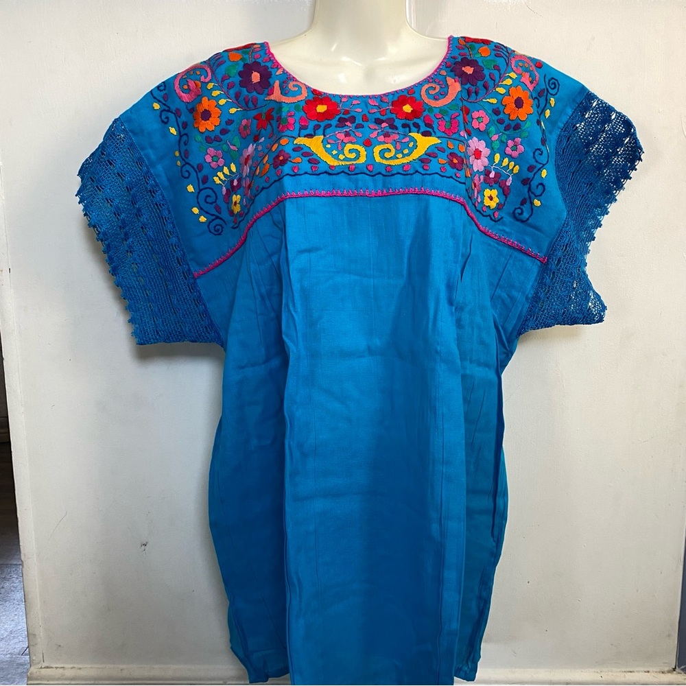 Hand Embroidered Mexican Blouse/ Blusa Mexicana